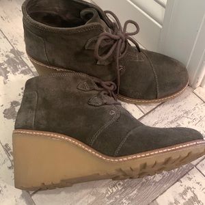 Toms suede Olive green